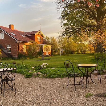 Villa Sandby B&B Borrby Ngoại thất bức ảnh